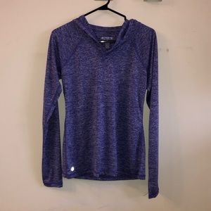 Long sleeve sports shirt